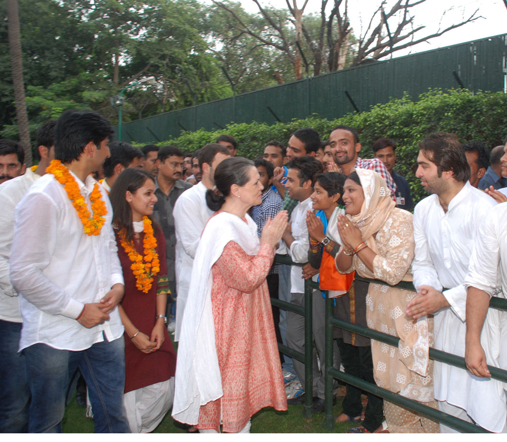 THE NSUI VICTORIOUS CANDIDATES MEETS CONGRESS PRESIDENT SONIA GANDHI & AICC GEN.SEC.RAHUL GANDHI AT DELHI.