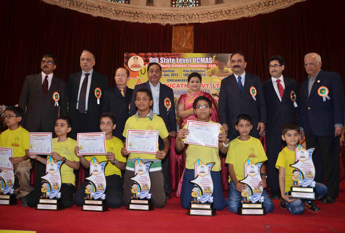 MINISTER NARAYANRAO RANE IN 9th STATE LEVEL UCMAS ABACUS & MENTAL ARITHMETIC COMPETITION 2013 AT MUMBAI UNIVERSITY.