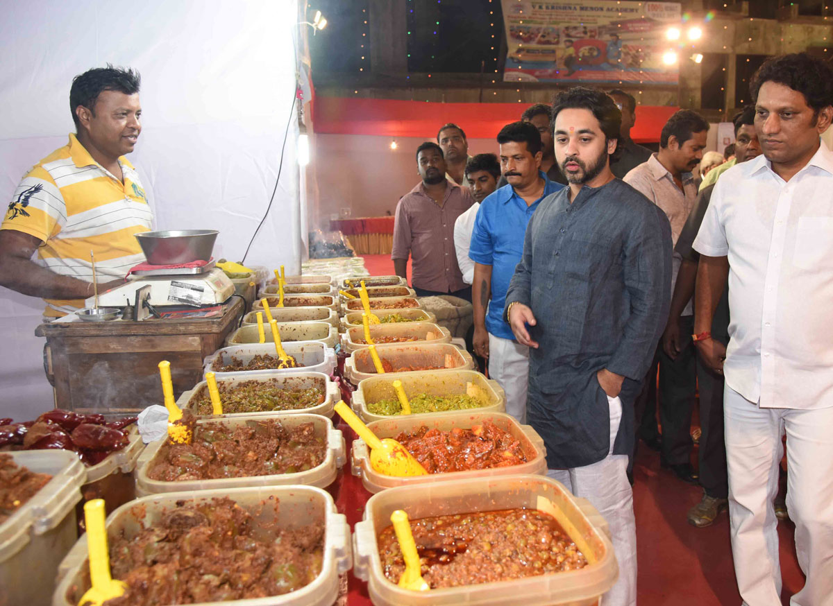 Ex.MP & Yuva Leader Nilesh Narayanrao Rane Inaugurates Malvani Festival at Borivali.