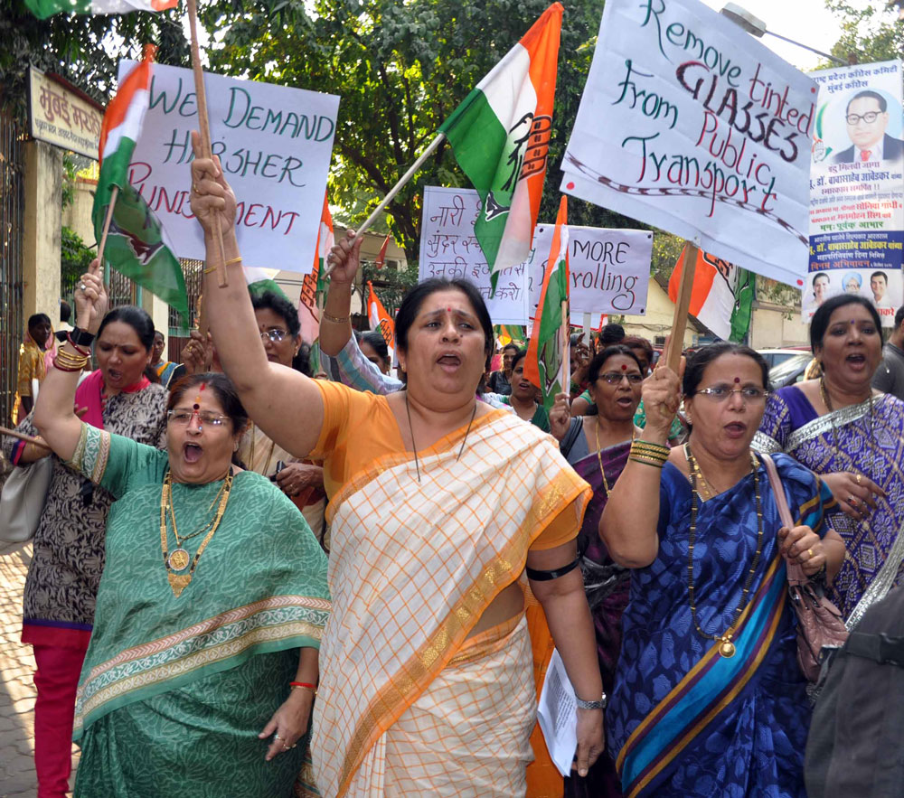 PROTEST AGAINST CRIME AGAINST WOMEN !!! BY CONGRESS PARTY MAHILA CONGRESS AT AZAD MAIDAN.