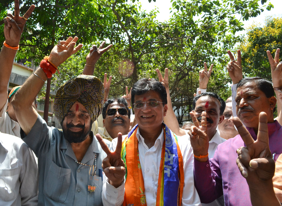 Mahayuti MP.Candidate Kirit Somaiya Filed his Nomination Form at Mulund Dist.Administrative Collector Office.