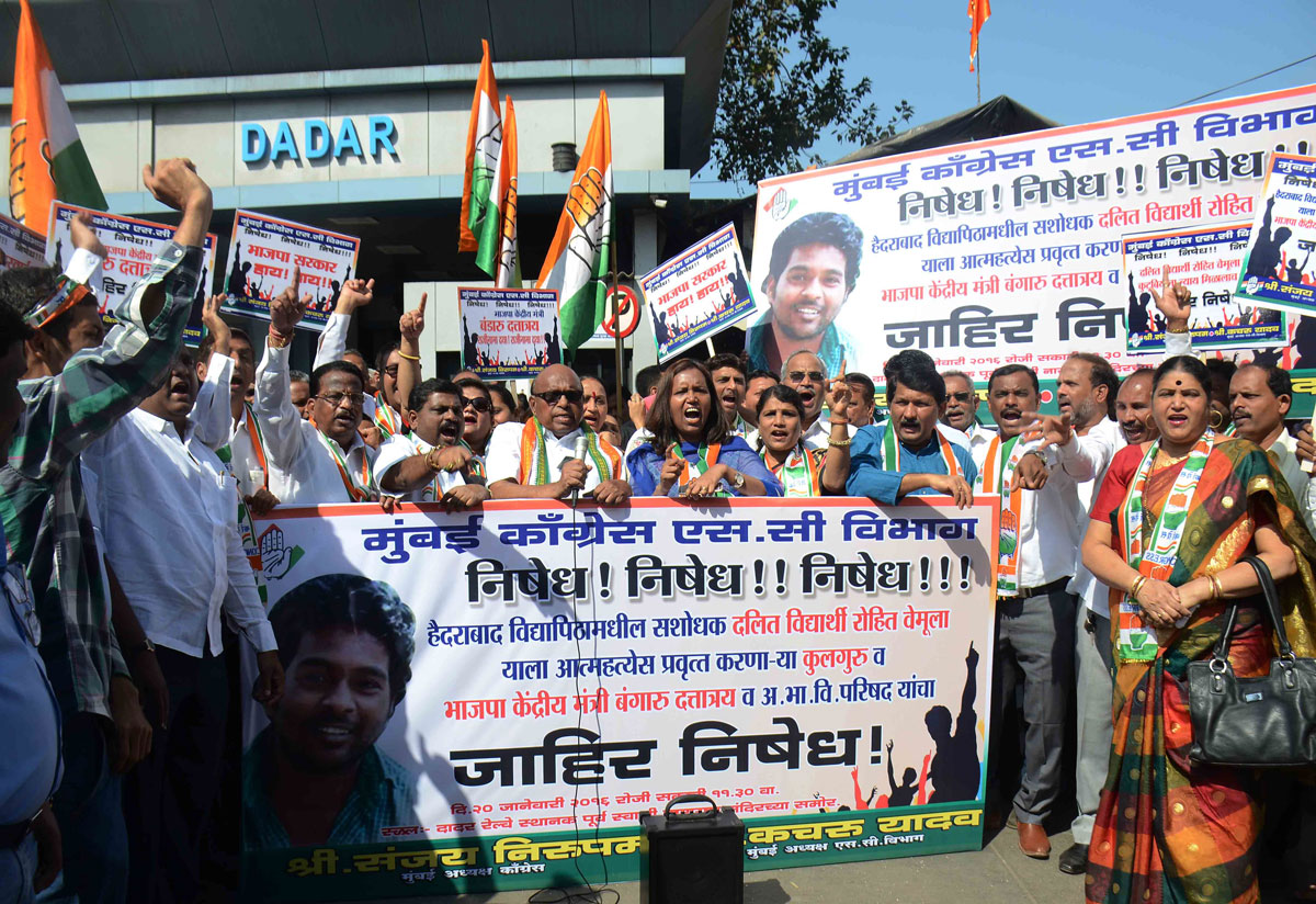 Mumbai Congress SC Cell Protest against Govt.at Dadar Station on Dalit Phd Scholar Rohit Sucide at Hyderabad University .