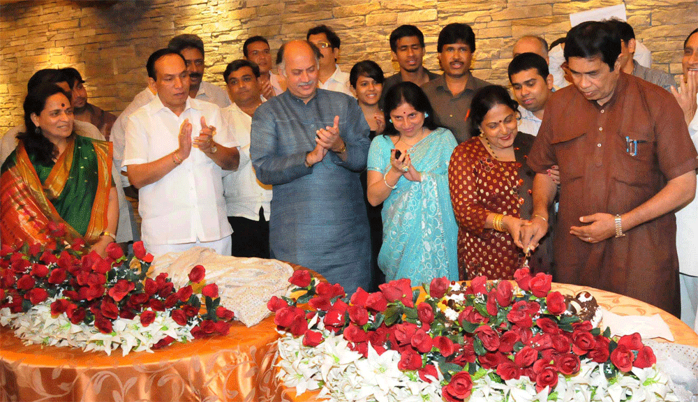 ON OCCASION OF WEDDING ANNIVERSARY OF MR & MRS. OSCAR FERNANDES.