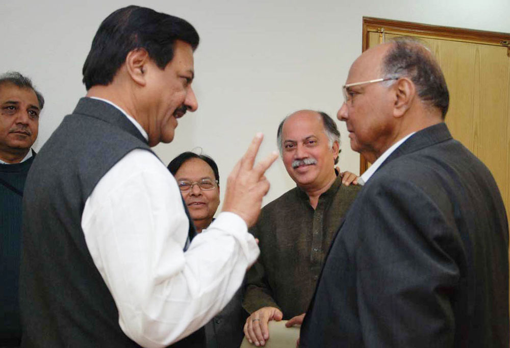 CHIEF MINISTER PRIRHVIRAJ CHAVAN & CENTRAL MINISTER SHARADCHANDRAJI  PAWAR AT PM  HOUSE.