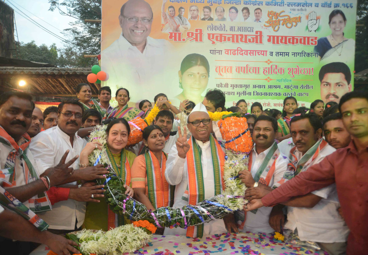 Senior Congress Leader & Ex.MP.Eknathrao Gaikwad Celebrated New Year & his Birthday with Anathashram Girl Children's at Matunga.