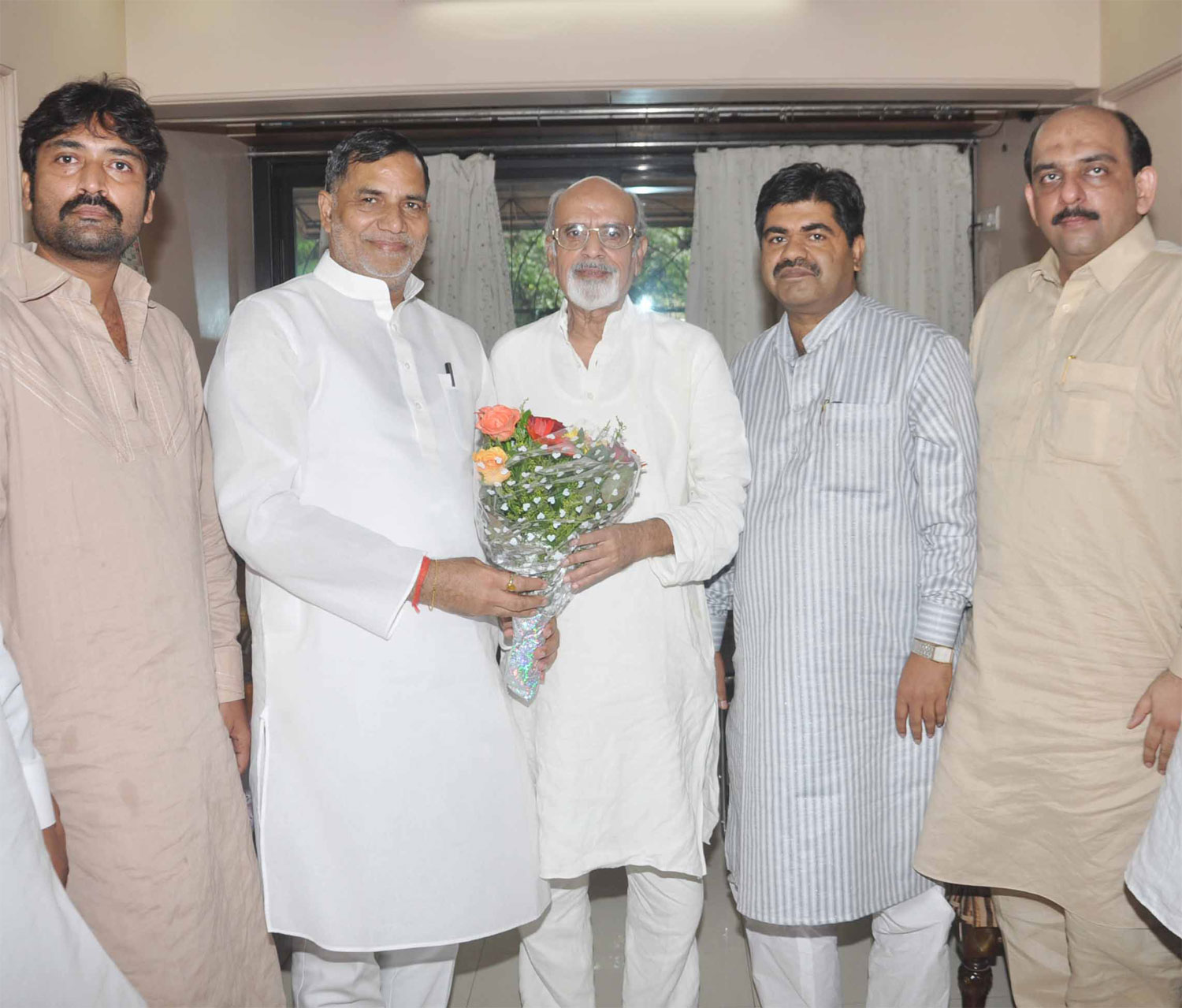 MRCC PRESIDENT & MLA KRIPASHANKAR SINGH MEETS NEWLY DESIGNATED GOVERNOR OF JHARKHAND DR.SAYEED AHMED AT HIS RESIDENCE MAZGAON.