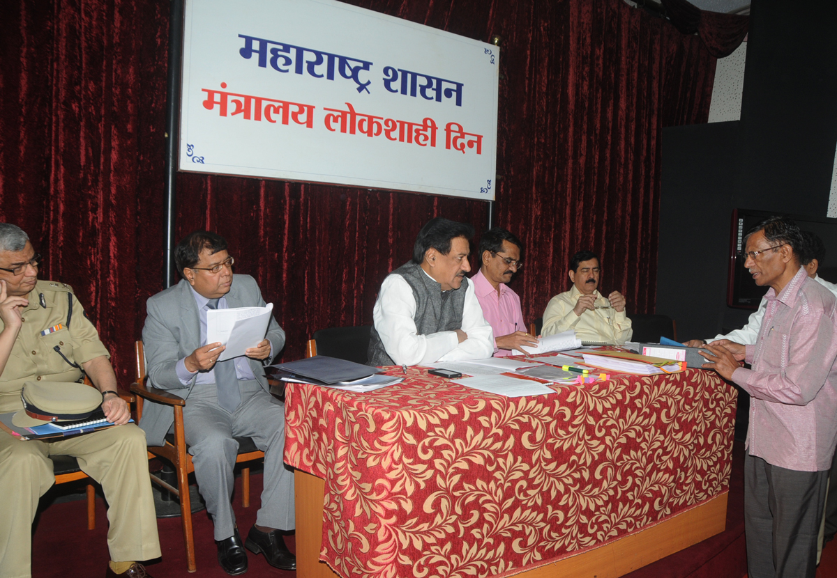 CHIEF MINISTER PRITHVIRAJ CHAVAN AT MANTRALAY.