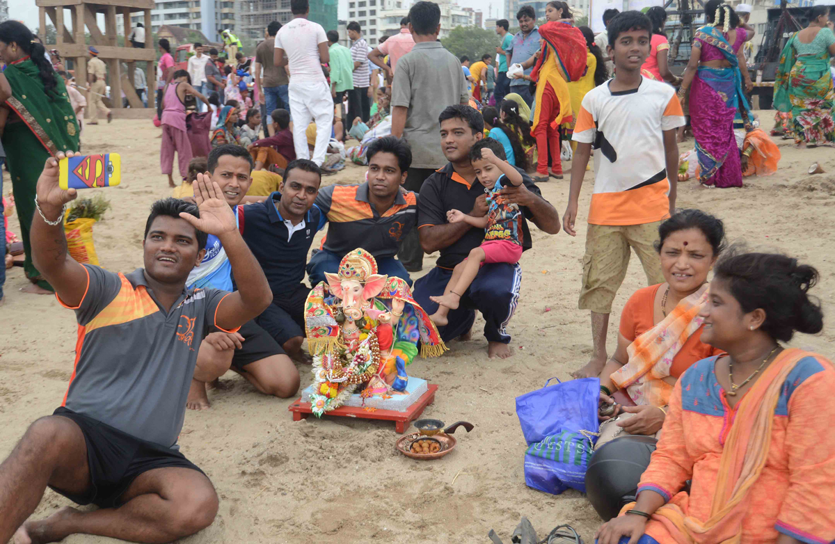 Ganpati Bappa Moriya..."Gauri Ganpati"Visarjan at Girgaum Chowpaty.