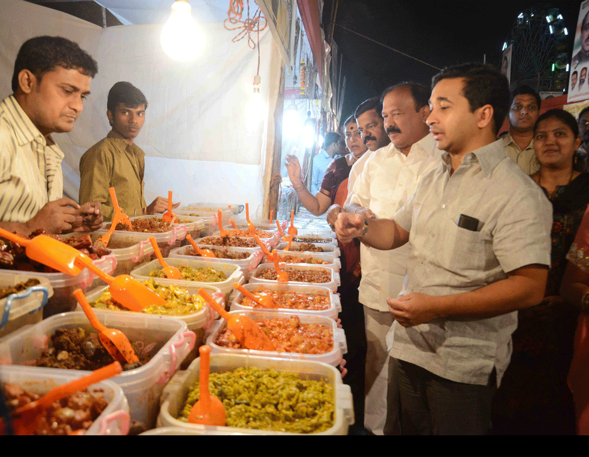 MLA Nitesh Narayanrao Rane visit Malvani Festival at Dadar Naigaon.