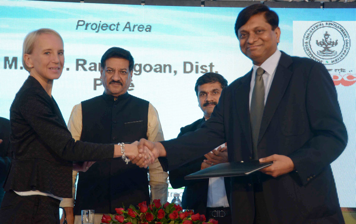 Hon'bl Chief Minister Prithviraj Chavan during MoU Signing Ceremony & Launch of "MAITRI" at hotel Trident Roof Top.