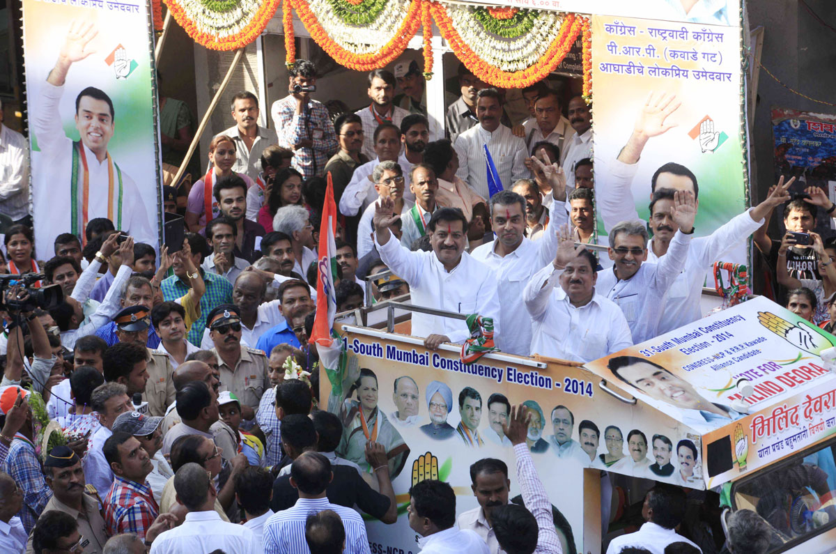 Chief Minister Prithviraj Chavan Inaugurates Central Election Office of MP.Candidate Milind Deora at Girgaon.