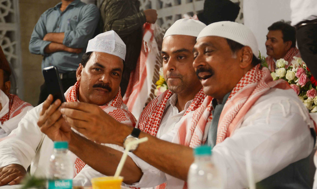 Congress Leaders during  Ramzan Roza Iftaar Party at Haj House.