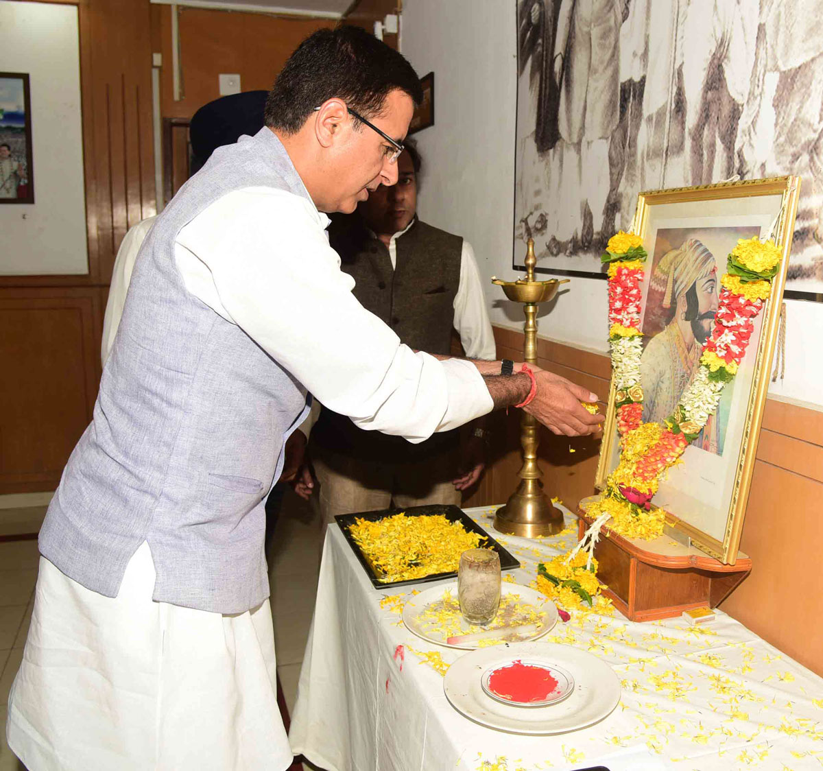 Congress Leader Randeep Singh Sujrewala Paying Tribute to Chhatrapati Shivaji Maharaj on his Birth Anniversary at MPCC Tilak Bhavan.