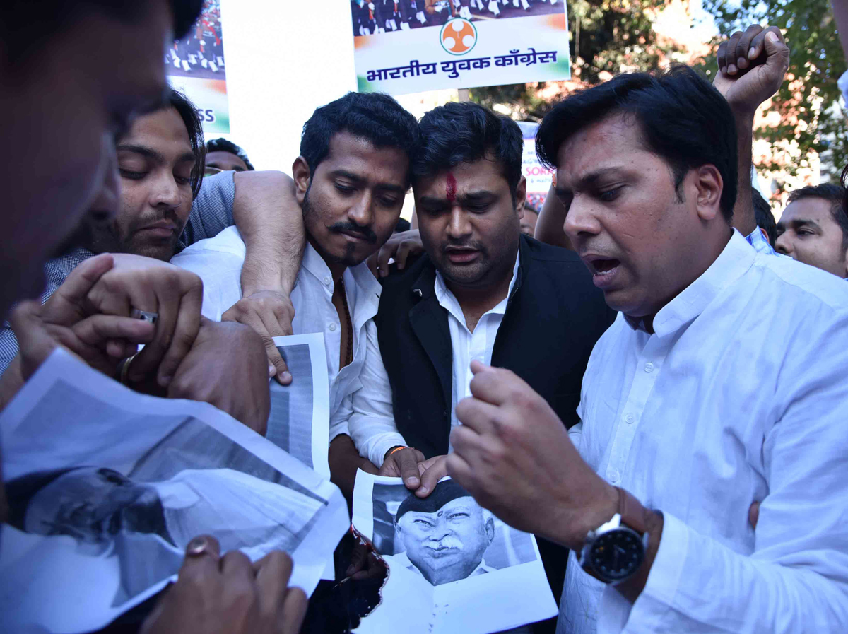 Mumbai Youth Congress  outside MPCC Organised an Agressive Protest against RSS Chief Mohan Bhagwat for his Comments against Indian Army.