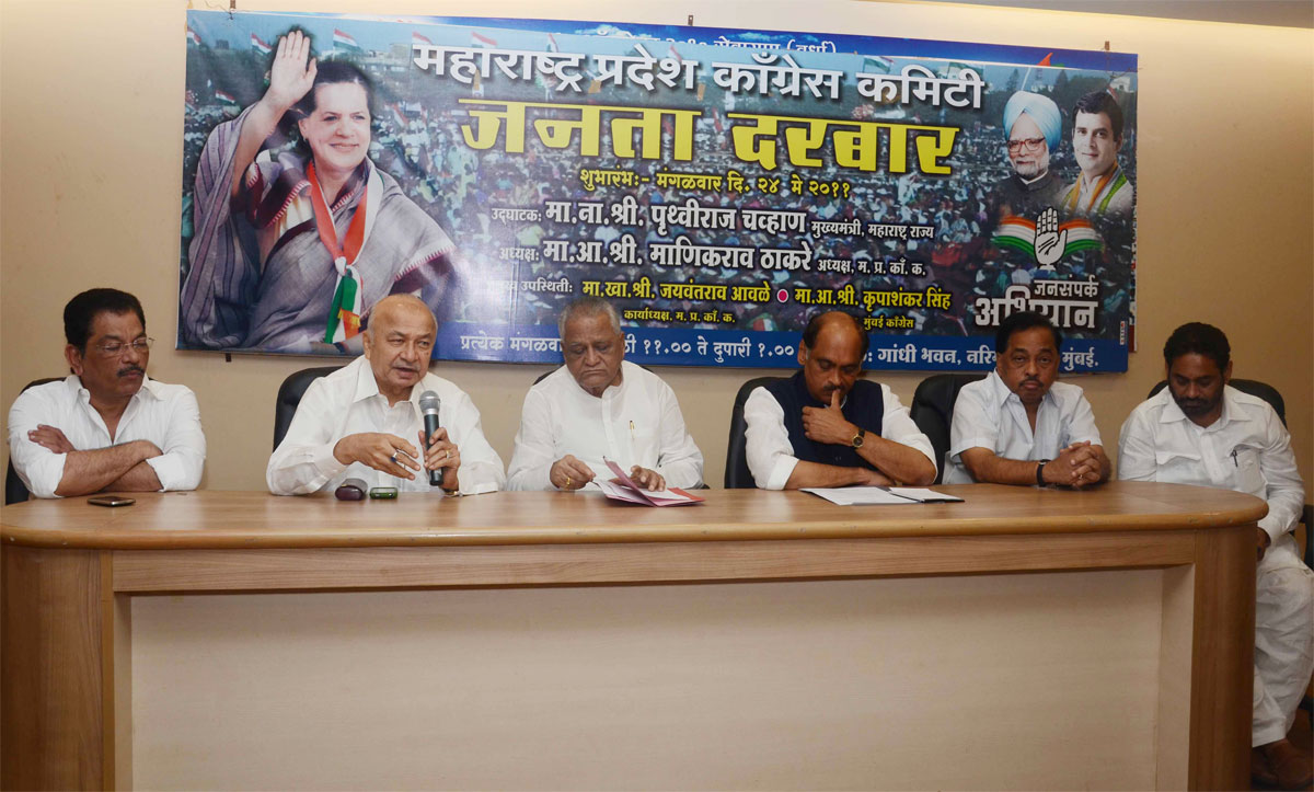 CONGRESS LEADERS MEETS AT GANDHI BHAVAN.