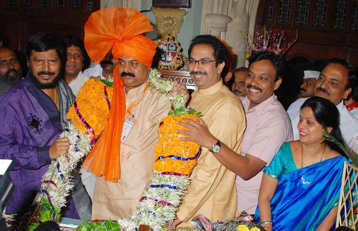 SHIVSENA WORKING PRESIDENT UDDHAV THACKREY FELICITATED SUNIL PRABHU AS MUMBAI MAYOR.