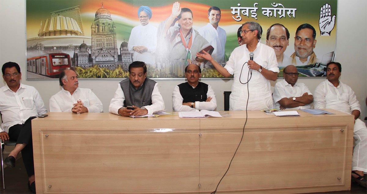 ALL CONGRESS LEADER'S MEETS AT RAJIV GANDHI BHAVAN (MRCC) AZAD MAIDAN.