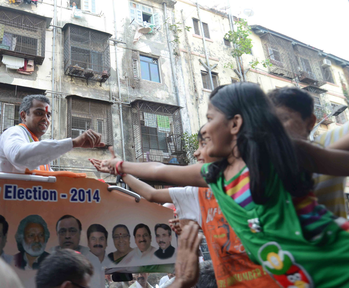 South Mumbai Congress/NCP/PRP (Kawade) Republican Party of India(Democratic)Alliance MP.Candidate Milind Deora Election Campaign Rally in South Mumbai Parliamentary Constituency at Bhendi Bazaar Assembly.