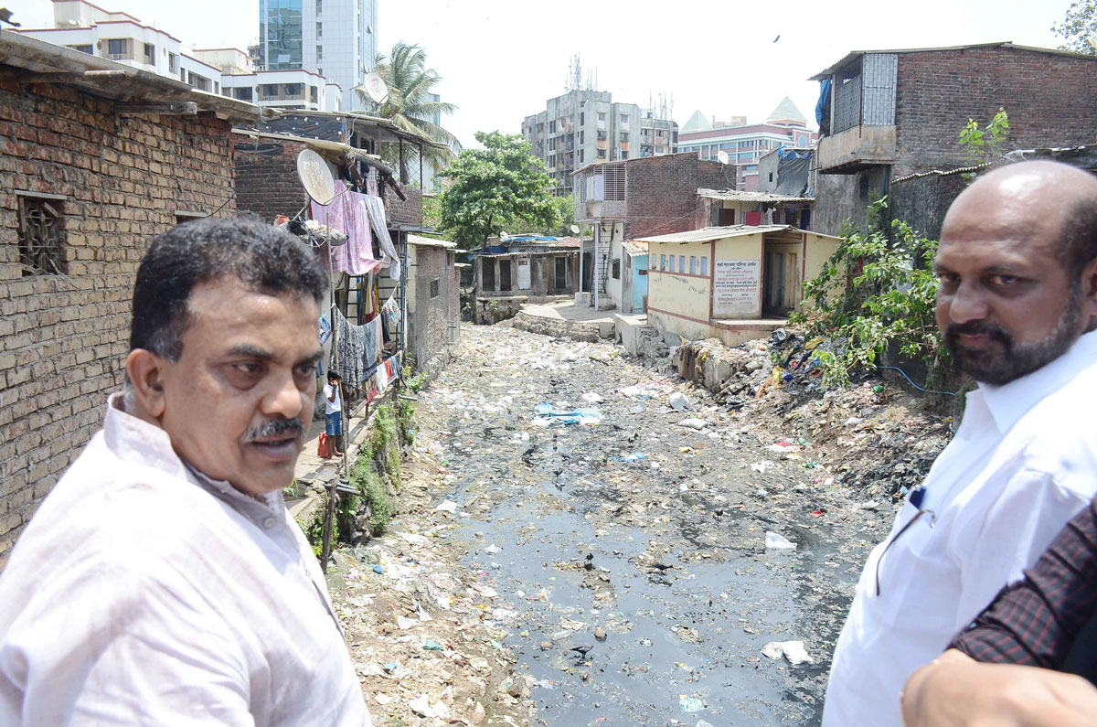 MRCC President Sanjay Nirupam & Opposition Leader Devendra (Bala) Ambekar Pre Monsoon visit to see the Cleaning of  Nala's in Mumbai.