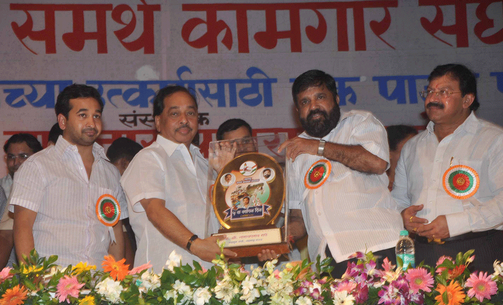 REVENUE MINISTER NARAYAN RANE & SWABHIMAN SANGHTNA PRESIDENT NITESH RANE AT RANGA SHARDA HALL.