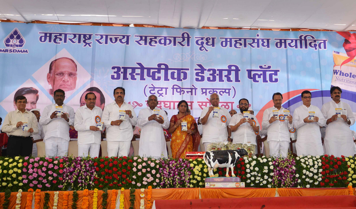 UNION MINISTER SHARD PAWAR & DY CHIEF MINISTER AJITDADA PAWAR IN MAHANANDA DAIRY GOREGAON.