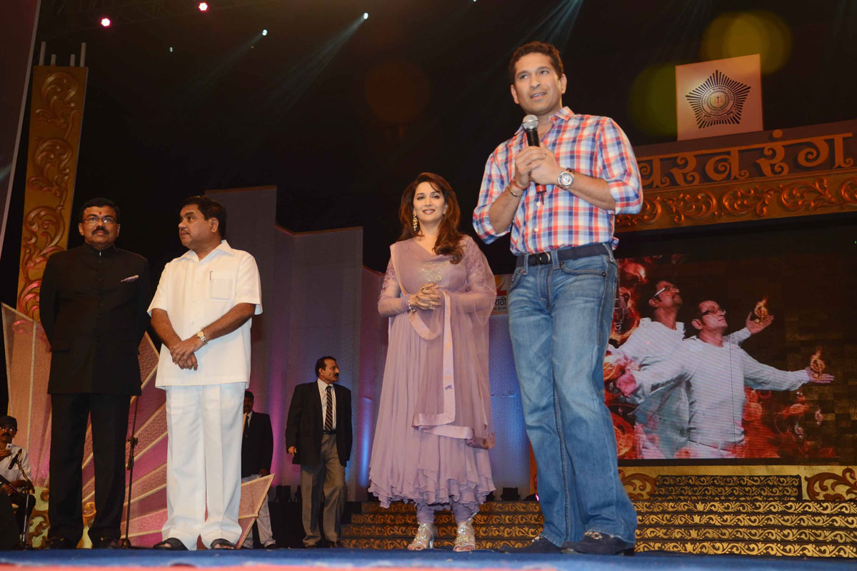 MUMBAI POLICE DIWALI MELAVA-2011 AT ANDHERI SPORTS COMPLEX.