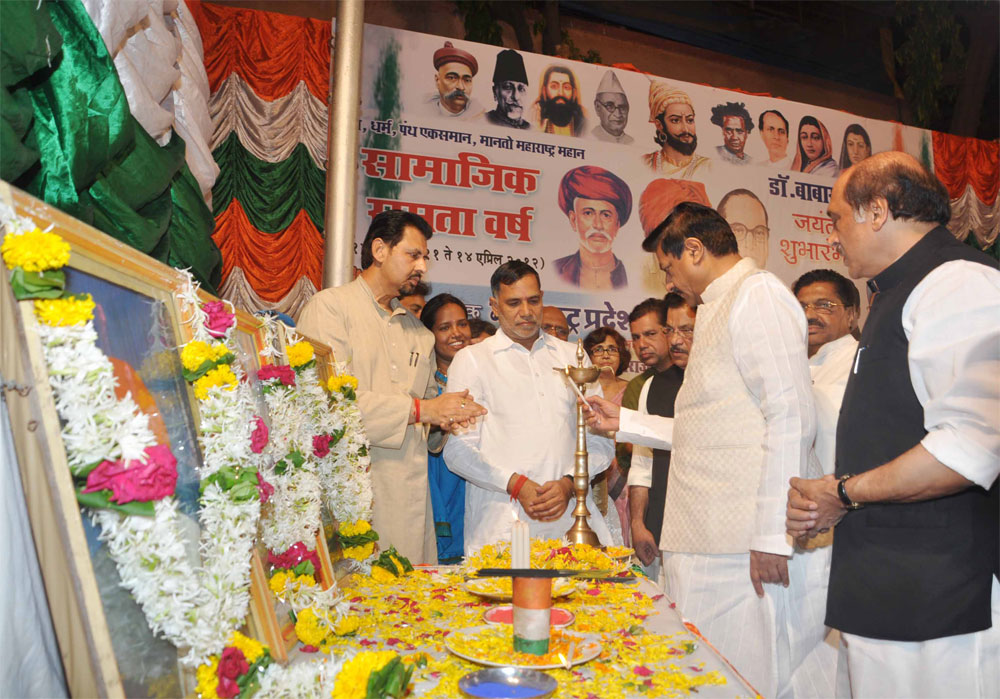 CHIEF MINISTER PRITHVIRAJ CHAVAN AT MPCC TILAK BHAVAN. DADAR