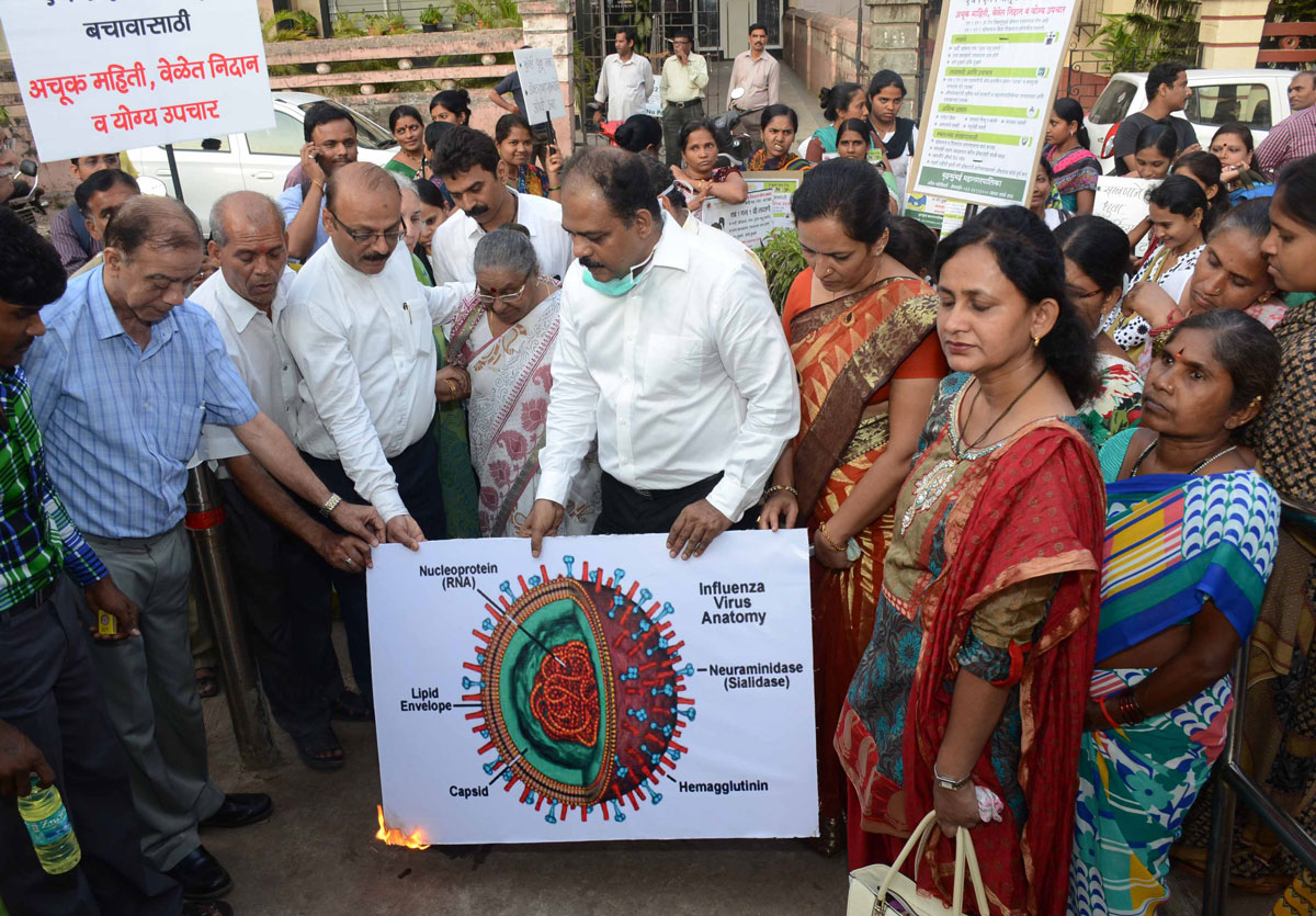 Swine Flu Awareness Campaign by South Mumbai Congress Ex.MLA Annie Shekhar at Colaba.