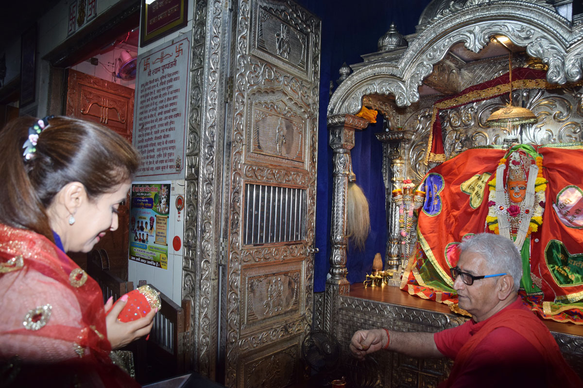 Mumbai North Lok Sabha Congress Party Candidate Urmila Matondkar for blessing in Durga Mata Temple.
