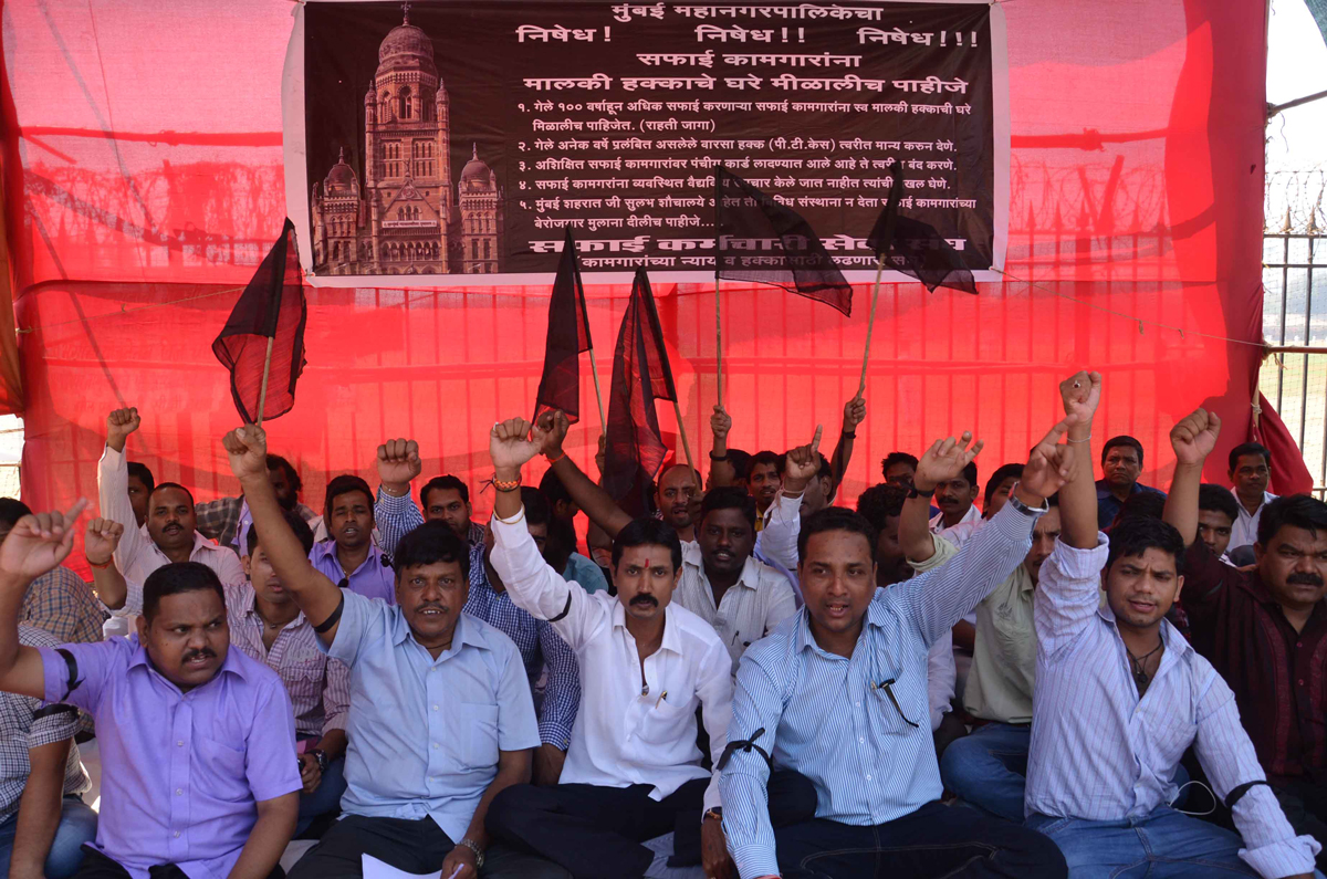 MANOJ SOLANKI SAFAI KARMACHARI SEVASANGH PRESIDENT TO GO ON HUNGER STRIKE AT AZAD MAIDAN.