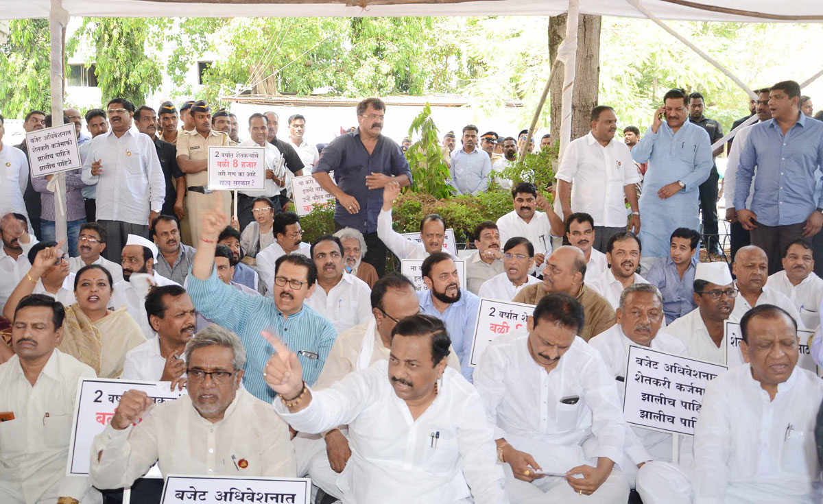 All Opposition Leaders Andolan Protest Rally from Mantralaya to Vidhan Bhavan against BJP-Shivsena Govt.Demand of Loan Waiver to the Farmers.