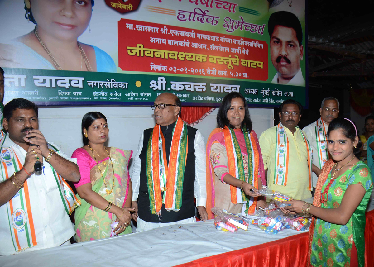 Senior Congress Leader & Ex.MP.Eknathrao Gaikwad Celebrated New Year & his Birthday with Salvation Army Childrens at Sion.