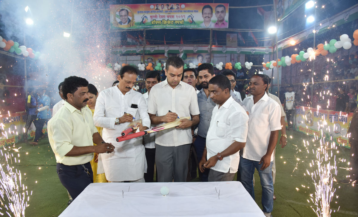 Ex.MP Milind Deora & MLA Bhai Jagtap inaugurates Box Cricket Tournament in Macchimar Nagar Colaba.