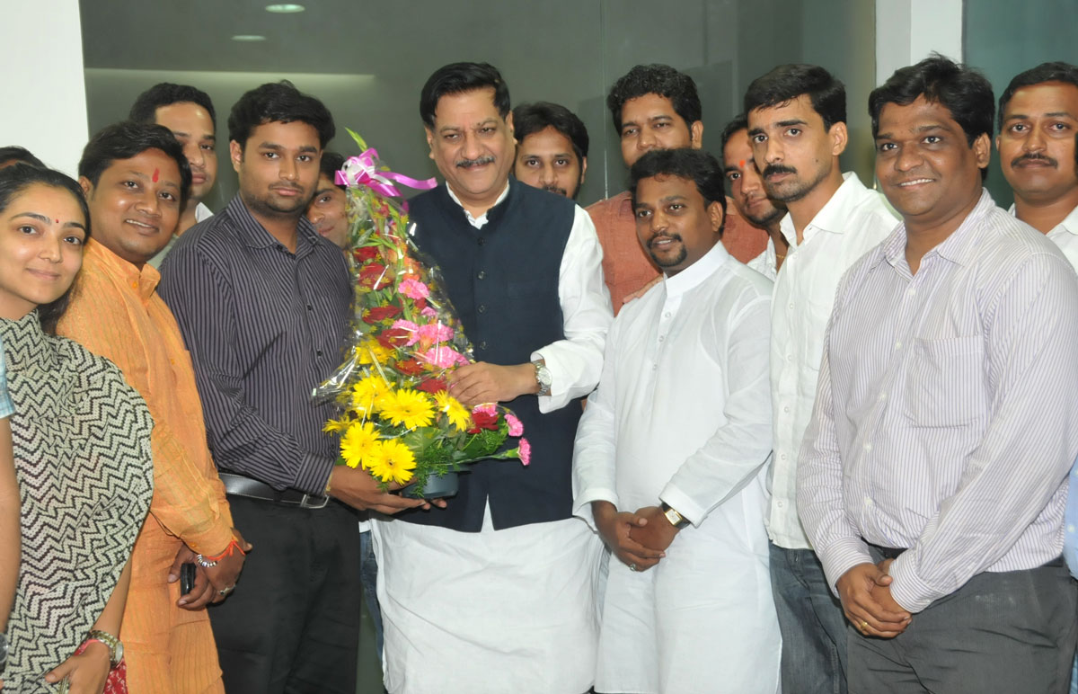 MPYC NEWLY ELECTED YOUTH MEETS CHIEF MINISTER PRITHVIRAJ CHAVAN AT VARSHA BUNGLOW.