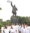 Mumbai Congress Party Leaders Paying Tribute to Bharat Ratna Former.Prime Minister Rajiv Gandhi on Birth Anniversary at Cooperage Ground. Mumbai Congress Party Leaders Paying Tribute to Bharat Ratna Former.Prime Minister Rajiv Gandhi on Birth Anniversary at Cooperage Ground.