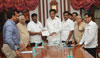 BJP DELEGATES MEETS CHIEF MINISTER PRITHVIRAJ CHAVAN & MINISTER ARIF NASIM KHAN AT Y.B.CHAVAN AT SAHYADRI GUEST HOUSE. BJP DELEGATES MEETS CHIEF MINISTER PRITHVIRAJ CHAVAN & MINISTER ARIF NASIM KHAN AT Y.B.CHAVAN AT SAHYADRI GUEST HOUSE.