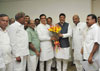 MINISTER BALASAHEB THORAT THANKING CHIEF MINISTER PRITHVIRAJ CHAVAN AT SAHIYADRI GUEST HOUSE. MINISTER BALASAHEB THORAT THANKING CHIEF MINISTER PRITHVIRAJ CHAVAN AT SAHIYADRI GUEST HOUSE.