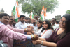 Mumbai Youth Congress Celebrates Peculiar Rakshaa Bandhan to Protest against Price Hike Of Onion & Dal's at CST Mumbai. Mumbai Youth Congress Celebrates Peculiar Rakshaa Bandhan to Protest against Price Hike Of Onion & Dal's at CST Mumbai.