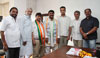 MP.& UNION.MINISTER MILIND DEORA & MLA AMIN PATEL MEETS CONGRESS PARTY WINNER CANDIDATES IN SOUTH MUMBAI. MP.& UNION.MINISTER MILIND DEORA & MLA AMIN PATEL MEETS CONGRESS PARTY WINNER CANDIDATES IN SOUTH MUMBAI.