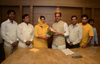 MPCC PRESIDENT MANIKRAO THAKRE CONGRATULATING MRS HEENA VIJAY KANOJIA ON BEING APPOINTED AS THE NATIONAL CO-ORDINATOR OF NSUI AT GANDHI BHAVAN. MPCC PRESIDENT MANIKRAO THAKRE CONGRATULATING MRS HEENA VIJAY KANOJIA ON BEING APPOINTED AS THE NATIONAL CO-ORDINATOR OF NSUI AT GANDHI BHAVAN.