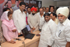 MUMBAI CONGRESS PRESIDENT PROF.JANARDAN CHANDURKAR RELAUNCHED MUMBAI CONGRESS WEBSITE AT RAJIV GANDHI BHAVAN. MUMBAI CONGRESS PRESIDENT PROF.JANARDAN CHANDURKAR RELAUNCHED MUMBAI CONGRESS WEBSITE AT RAJIV GANDHI BHAVAN.