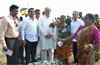 MP.& EX.UNION MINISTER GURUDAS KAMAT INAUGURATES NEW PLATFORM FOR FISHERMEN AT VERSOVA BAZAAR GALI. MP.& EX.UNION MINISTER GURUDAS KAMAT INAUGURATES NEW PLATFORM FOR FISHERMEN AT VERSOVA BAZAAR GALI.