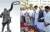 CHIEF MINISTER PRITHVIRAJ CHAVAN & MPCC PRESIDENT MANIKRAO THAKRE PAYING TRIBUTE TO LATE PRIME MINISTER RAJIV GANDHI ON HIS DEATH ANNIVERSARY AT COOPERAGE MAIDAN.