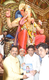 Ganapati Bappa Moorya # Lalbaugh Raja Darshan MPCC President & Ex.CM Ashokrao Chavan.