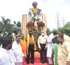 RPI Leader & MOS Ramdas Athawale Paying Floral Tribute to Lokshahir Annabhau Sathe to his Statue at Chembur.