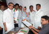 CANDIDATES RUSH TO ELECTION OFFICER OFFICE TO FILE NOMINATION FOR BMC ELECTION IN MUMBAI CANDIDATES RUSH TO ELECTION OFFICER OFFICE TO FILE NOMINATION FOR BMC ELECTION IN MUMBAI