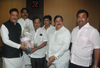 CHIEF MINISTER PRITHVIRAJ CHAVAN GAVE BITHDAY WISHES TO MINISTER NARAYANRAO RANE AT VIDHAN BHAVAN.