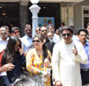 MNS Leader Raj Thackrey Cast Vote at Dadar.