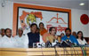 SHIVSENA WORKING PRESIDENT UDHAV THAKRE - RPI PRESIDENT RAMDAS ATHAWLE & BJP LEADER GOPINATH MUNDE ON PRESS CONFERENCE AT SHIVSENA BHAVAN.