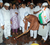 MINISTER ARIF NASIM KHAN & MINISTER VARSHATAI GAIKWAD DURING BHOOMI POOJAN OF WIT GARDEN AT DHARAVI.